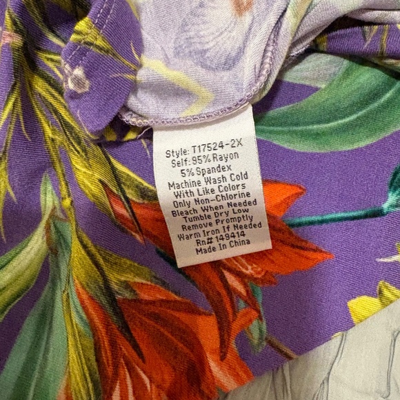 Johnny Was THE JANIE FAVORITE SHORT SLEEVE V‑NECK SWING TEE 3X - Picture 10 of 10